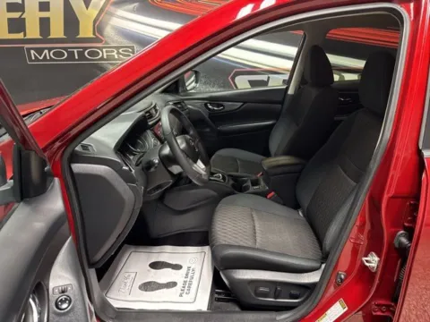More photos of 2019 Nissan Rogue SV at Seay Motors, KY