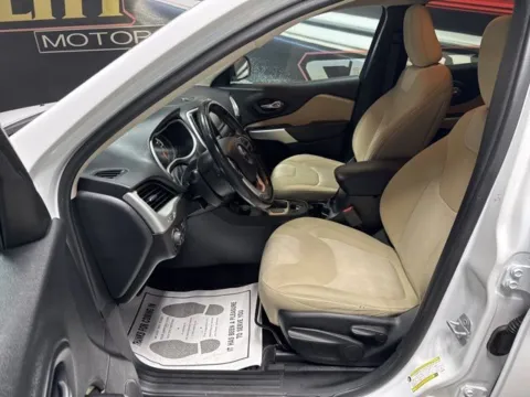 More photos of 2018 Jeep Cherokee Latitude at Seay Motors, KY