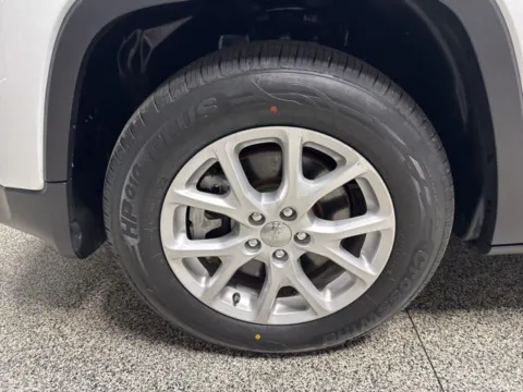 More photos of 2018 Jeep Cherokee Latitude at Seay Motors, KY