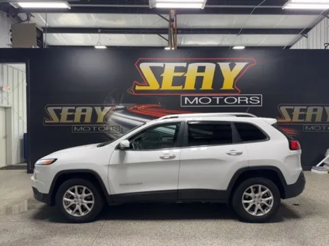 Photos of 2018 Jeep Cherokee Latitude for sale in Mayfield, KY at Seay Motors