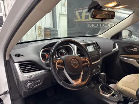More photos of 2018 Jeep Cherokee Latitude at Seay Motors, KY