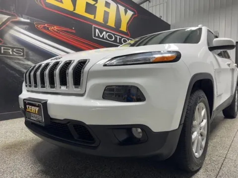 Photos of 2018 Jeep Cherokee Latitude for sale in Mayfield, KY at Seay Motors