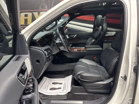 More photos of 2023 Lincoln Navigator Reserve at Seay Motors, KY