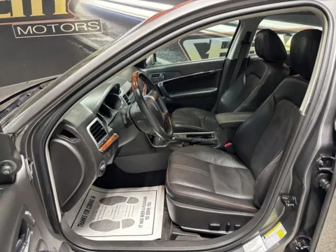 More photos of 2010 Lincoln MKZ at Seay Motors, KY