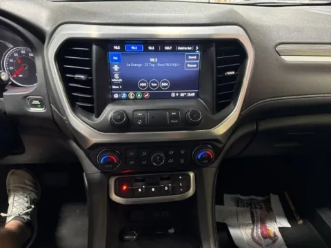 More photos of 2023 GMC Acadia SLT at Seay Motors, KY