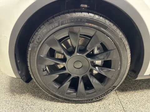 More photos of 2021 Tesla Model Y Long Range at Seay Motors, KY