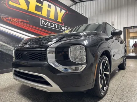 Photos of 2024 Mitsubishi Outlander SE Black Edition w/Pano Roof for sale in Mayfield, KY at Seay Motors