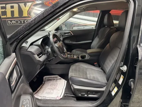 More photos of 2024 Mitsubishi Outlander SE Black Edition w/Pano Roof at Seay Motors, KY