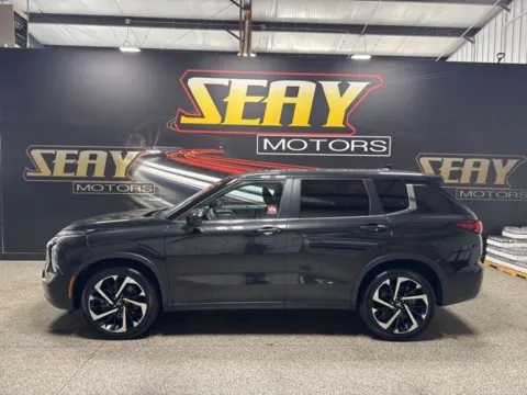Another view of 2024 Mitsubishi Outlander SE Black Edition w/Pano Roof for sale in Mayfield, KY at Seay Motors