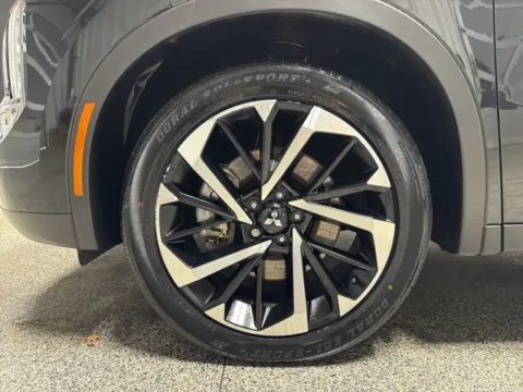 More photos of 2024 Mitsubishi Outlander SE Black Edition w/Pano Roof at Seay Motors, KY