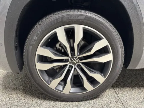 Another view of 2021 Volkswagen Atlas 3.6L V6 SEL Premium R-Line for sale in Mayfield, KY at Seay Motors