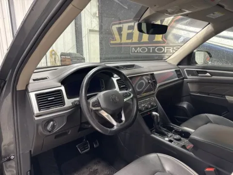 More photos of 2021 Volkswagen Atlas 3.6L V6 SEL Premium R-Line at Seay Motors, KY