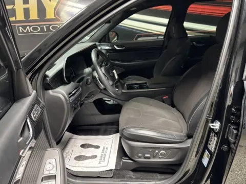 More photos of 2025 Hyundai Palisade Calligraphy Night Edition at Seay Motors, KY