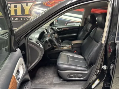 More photos of 2018 Nissan Pathfinder Platinum at Seay Motors, KY