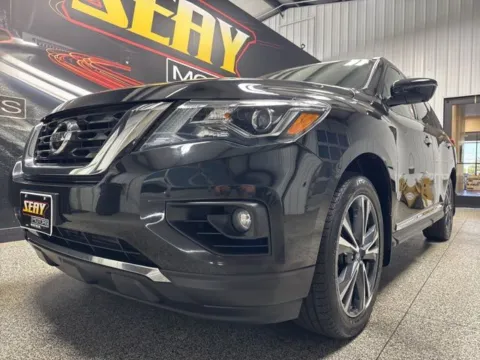 Photos of 2018 Nissan Pathfinder Platinum for sale in Mayfield, KY at Seay Motors
