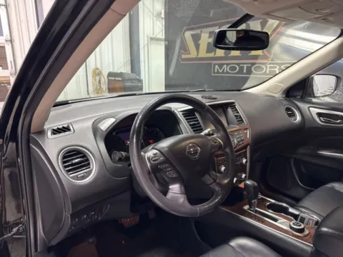 More photos of 2018 Nissan Pathfinder Platinum at Seay Motors, KY
