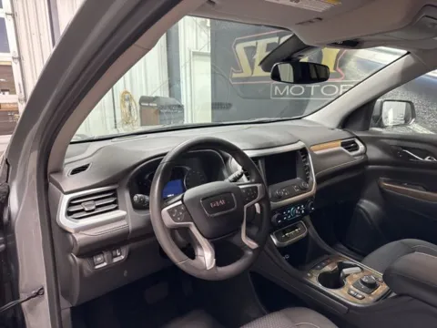 More photos of 2023 GMC Acadia SLE at Seay Motors, KY