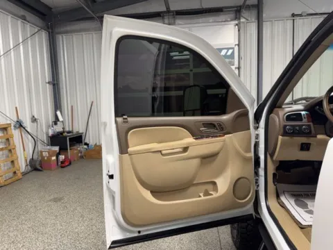 More photos of 2014 GMC Sierra 2500HD SLT at Seay Motors, KY