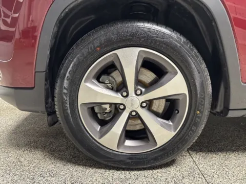 More photos of 2020 Jeep Cherokee Limited at Seay Motors, KY