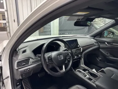 More photos of 2022 Honda Accord Sport 2.0T at Seay Motors, KY