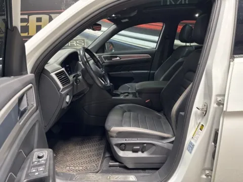 More photos of 2020 Volkswagen Atlas Cross Sport 3.6L V6 SEL Premium at Seay Motors, KY