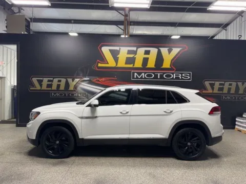 Another view of 2020 Volkswagen Atlas Cross Sport 3.6L V6 SEL Premium for sale in Mayfield, KY at Seay Motors