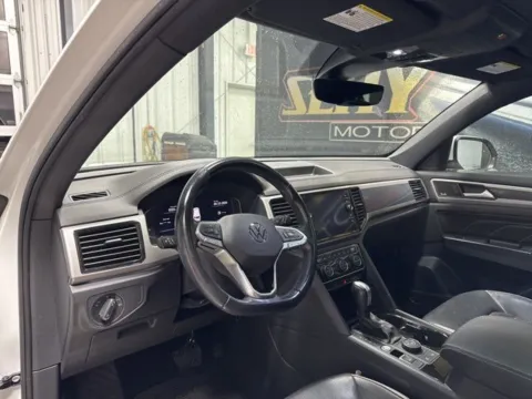 More photos of 2020 Volkswagen Atlas Cross Sport 3.6L V6 SEL Premium at Seay Motors, KY