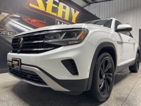 Photos of 2020 Volkswagen Atlas Cross Sport 3.6L V6 SEL Premium for sale in Mayfield, KY at Seay Motors