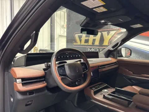 More photos of 2025 Lincoln Navigator Reserve at Seay Motors, KY