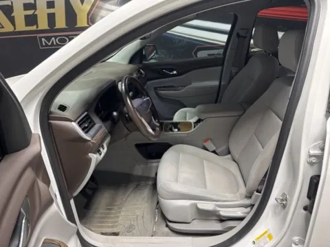 More photos of 2020 GMC Acadia SLE at Seay Motors, KY