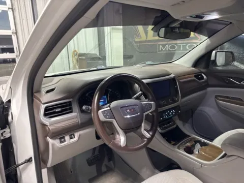 More photos of 2020 GMC Acadia SLE at Seay Motors, KY