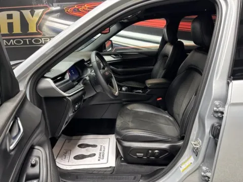 More photos of 2023 Jeep Grand Cherokee L Altitude X at Seay Motors, KY