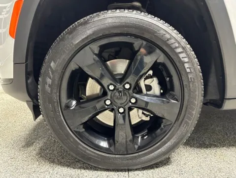 More photos of 2023 Jeep Grand Cherokee L Altitude X at Seay Motors, KY