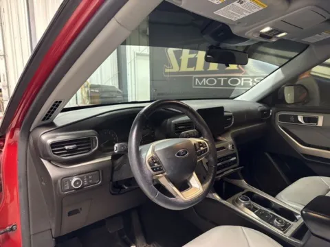 More photos of 2021 Ford Explorer XLT at Seay Motors, KY