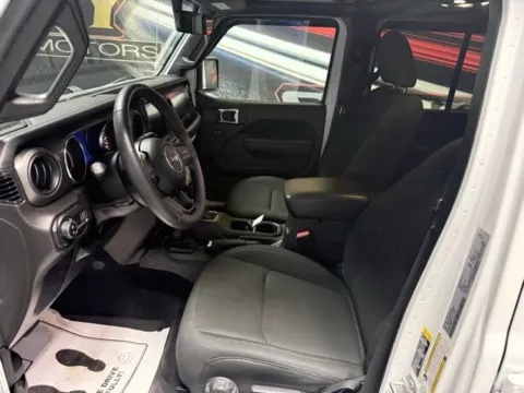 More photos of 2023 Jeep Gladiator Willys at Seay Motors, KY