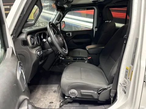 More photos of 2023 Jeep Gladiator Willys at Seay Motors, KY