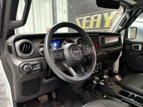 More photos of 2023 Jeep Gladiator Willys at Seay Motors, KY