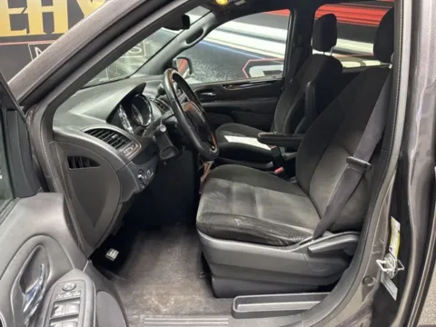 More photos of 2017 Dodge Grand Caravan SE Plus at Seay Motors, KY
