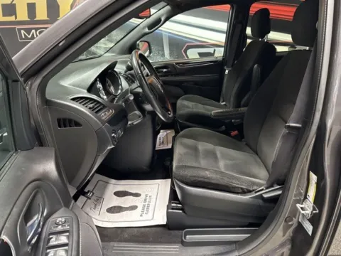 More photos of 2017 Dodge Grand Caravan SE Plus at Seay Motors, KY