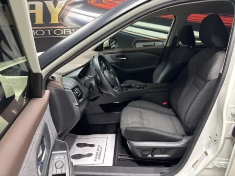 More photos of 2022 Nissan Rogue SV at Seay Motors, KY