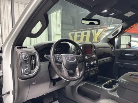 More photos of 2022 GMC Sierra 2500 HD AT4 at Seay Motors, KY