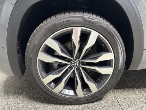 More photos of 2021 Volkswagen Atlas SEL Premium at Seay Motors, KY