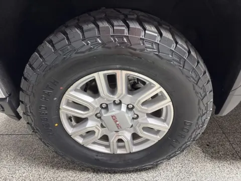 More photos of 2022 GMC Sierra 2500HD SLT at Seay Motors, KY