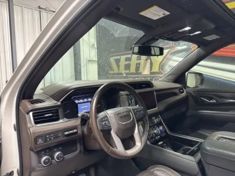 More photos of 2021 GMC Yukon XL Denali at Seay Motors, KY