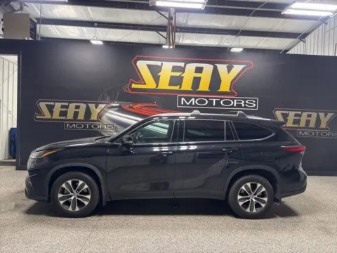 Photos of 2021 Toyota Highlander XLE for sale in Mayfield, KY at Seay Motors