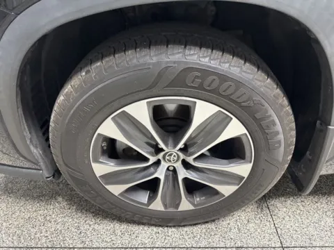Another view of 2021 Toyota Highlander XLE for sale in Mayfield, KY at Seay Motors