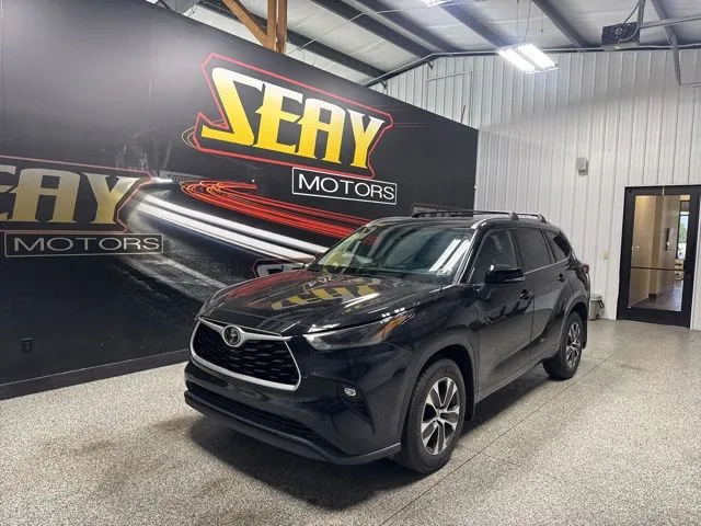 Black 2021 Toyota Highlander XLE for sale in Mayfield, KY
