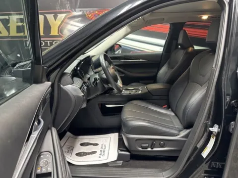 More photos of 2023 INFINITI QX60 PURE at Seay Motors, KY
