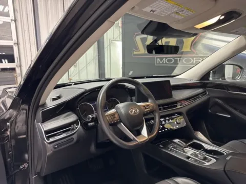 More photos of 2023 INFINITI QX60 PURE at Seay Motors, KY