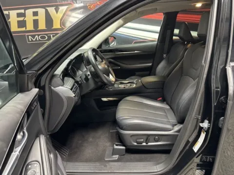 More photos of 2023 INFINITI QX60 PURE at Seay Motors, KY